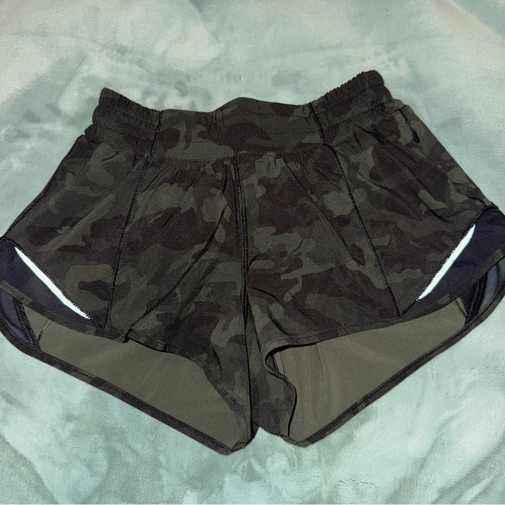 Women's Lululemon Hotty Hot Shorts 2.5”